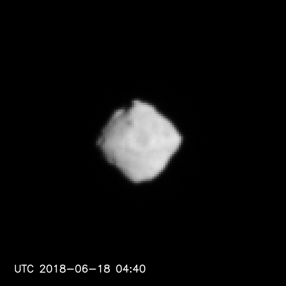 Ryugu seen from a distance of 220-100km (1-3)の写真