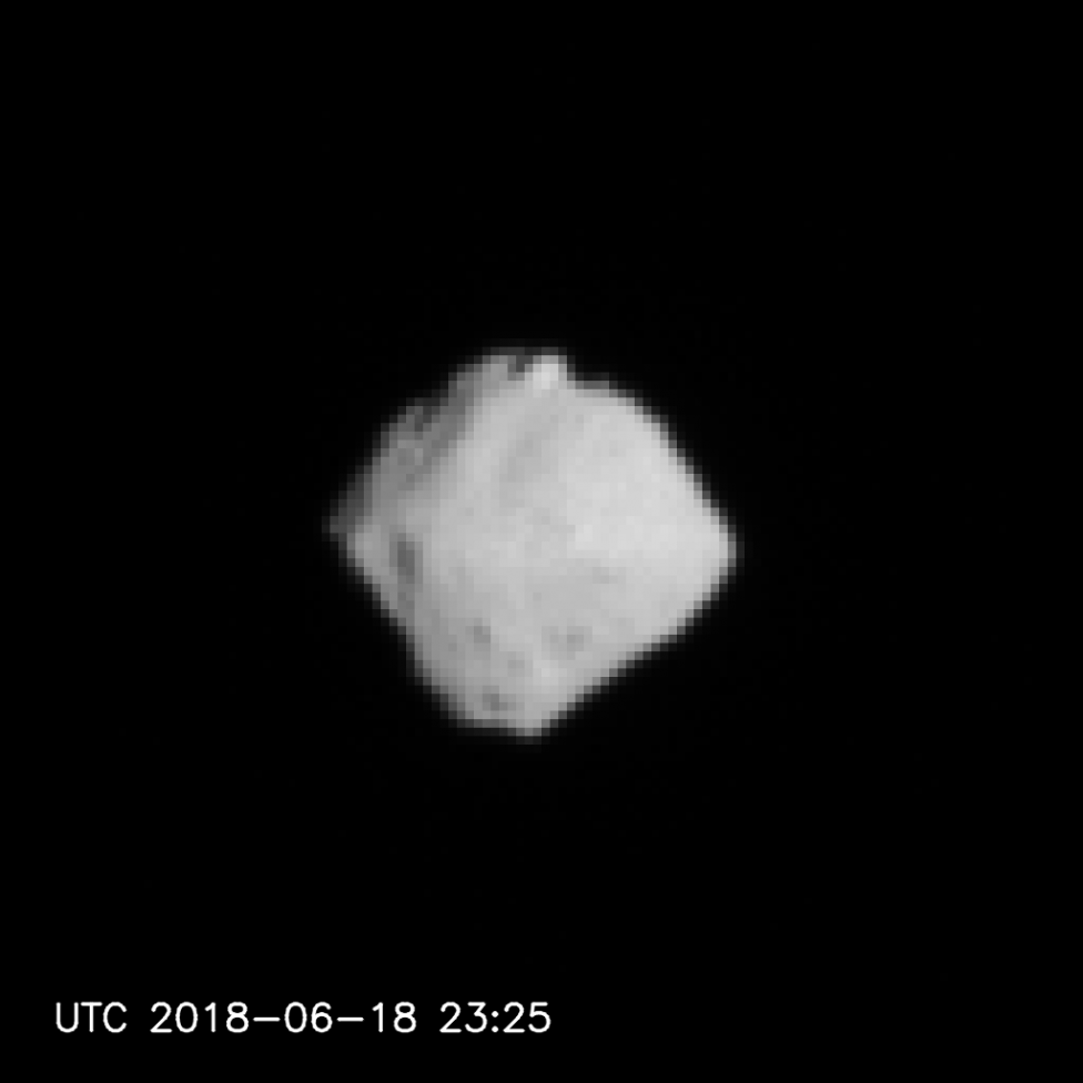 Ryugu seen from a distance of 220-100km (1-6)の写真