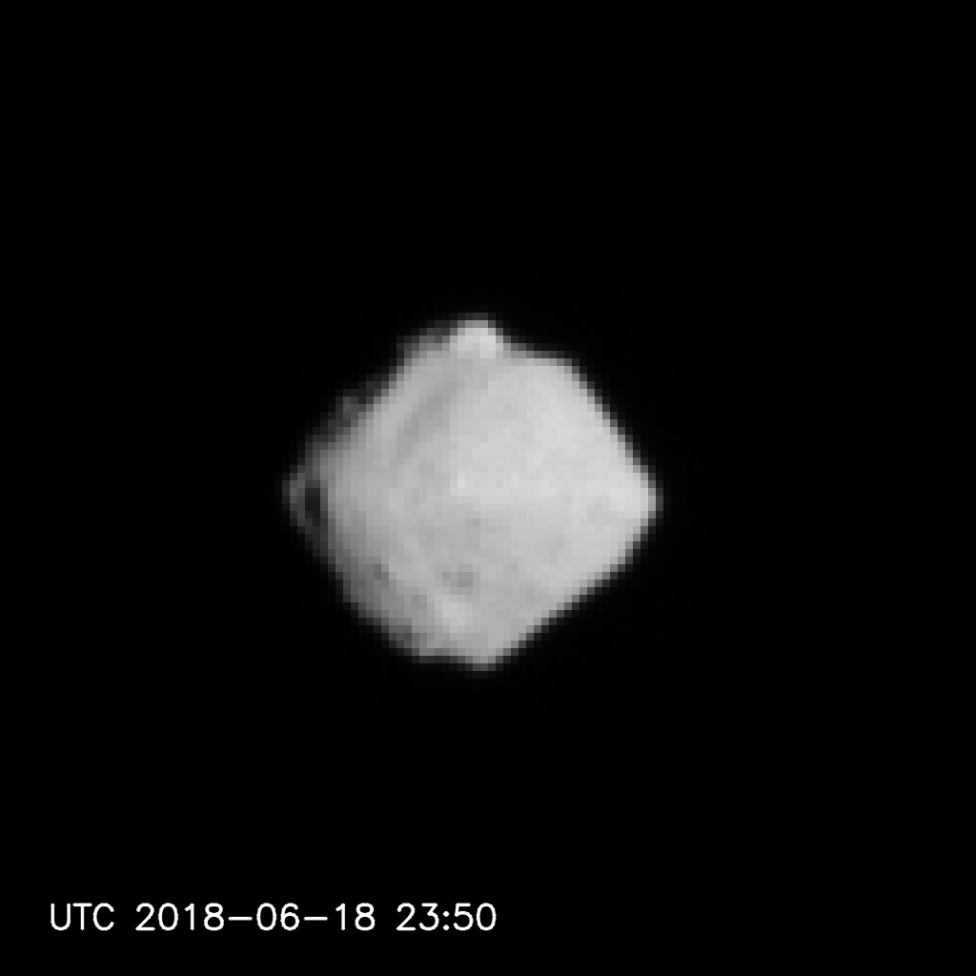 Ryugu seen from a distance of 220-100km (1-7)の写真