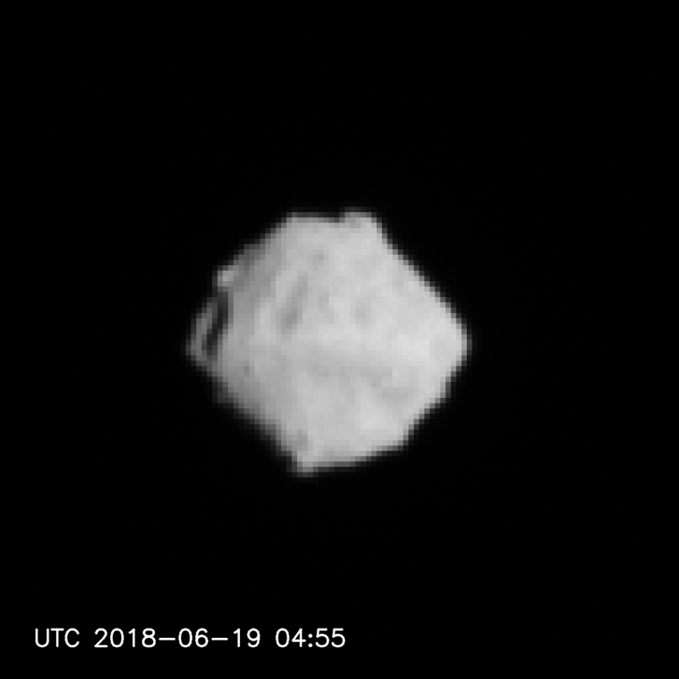 Ryugu seen from a distance of 220-100km (1-9)の写真