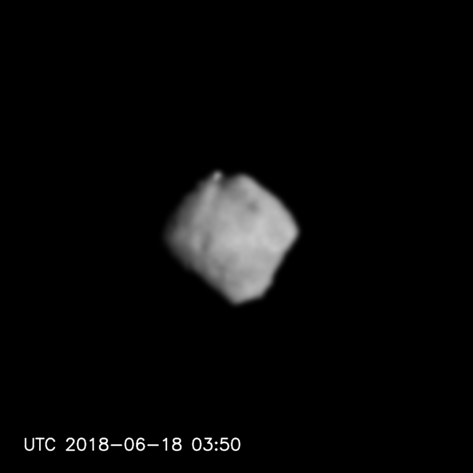 Ryugu seen from a distance of 220-100km (2-1)  (Image processing)の写真