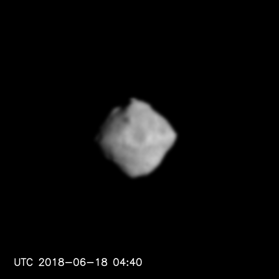 Ryugu seen from a distance of 220-100km (2-3)  (Image processing)の写真
