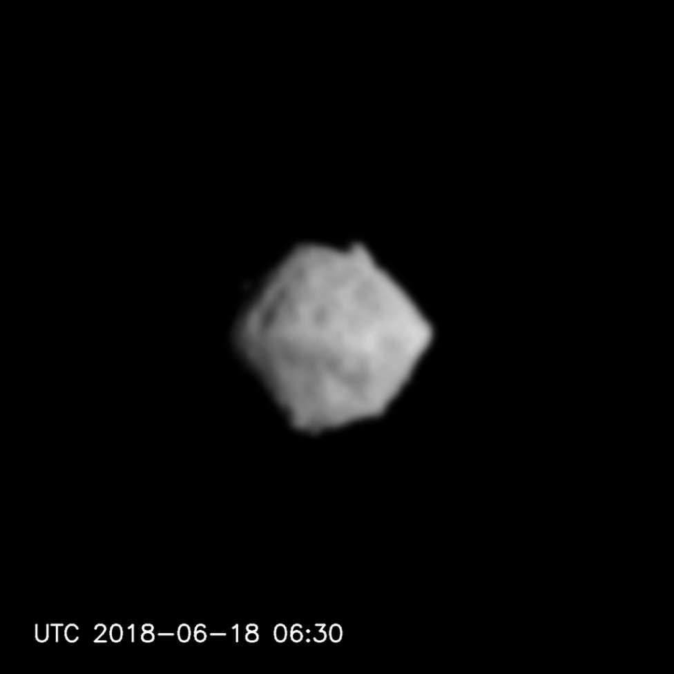 Ryugu seen from a distance of 220-100km (2-4) (Image processing)の写真