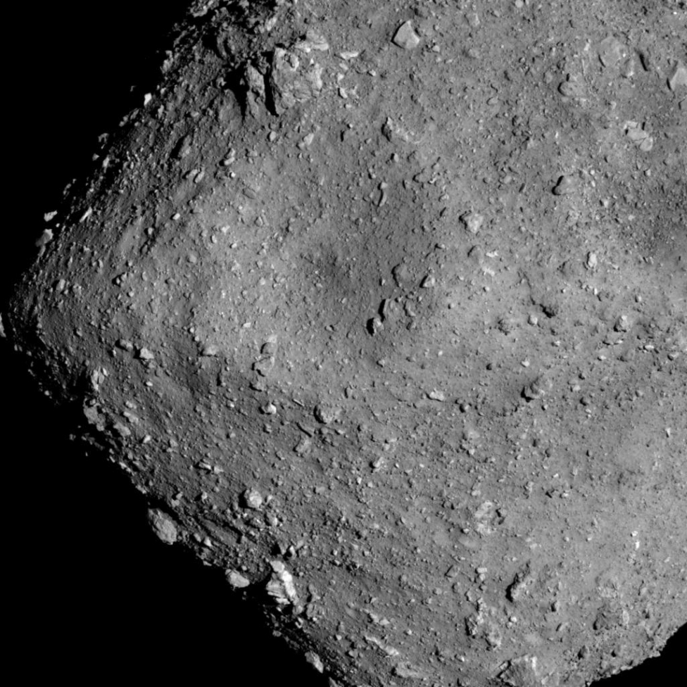 Imaging Ryugu from an altitude of 6km (1)の写真