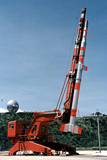 L-3H型ロケットとランチャー