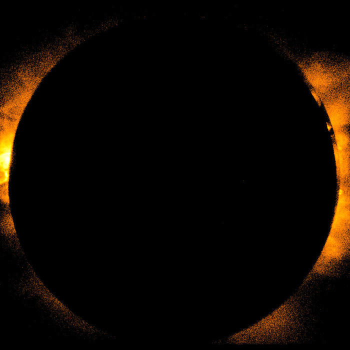 太陽観測衛星「ひので」が撮影した部分日食の画像