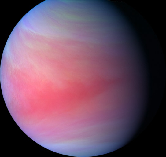 「あかつき」が撮影した金星の画像。UVIとIR1の観測データを使い擬似カラー加工してある。クレジットは、Planet-C Project Team