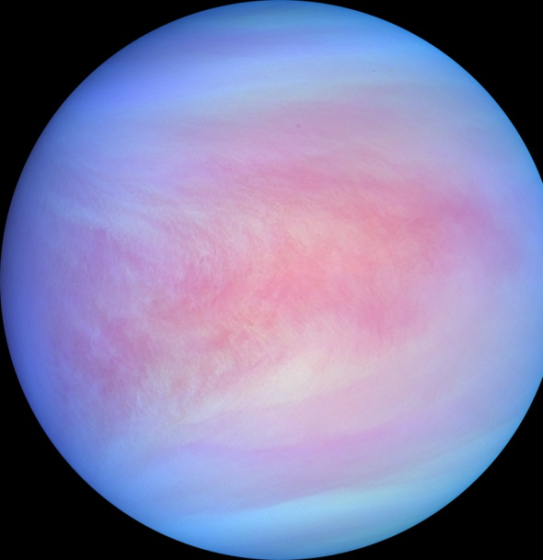 「あかつき」が撮影した金星。UVIとIR1の画像データから擬似カラー加工している。 