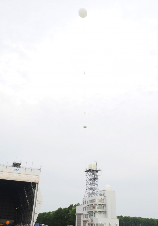 放球されたゴム気球 BS23-07号機 （クレジット：JAXA）