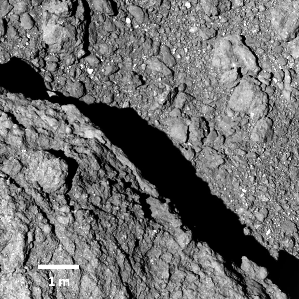 はやぶさ２ これまでで最高解像度のリュウグウ地表画像 Minerva Ii1分離運用時 宇宙科学研究所