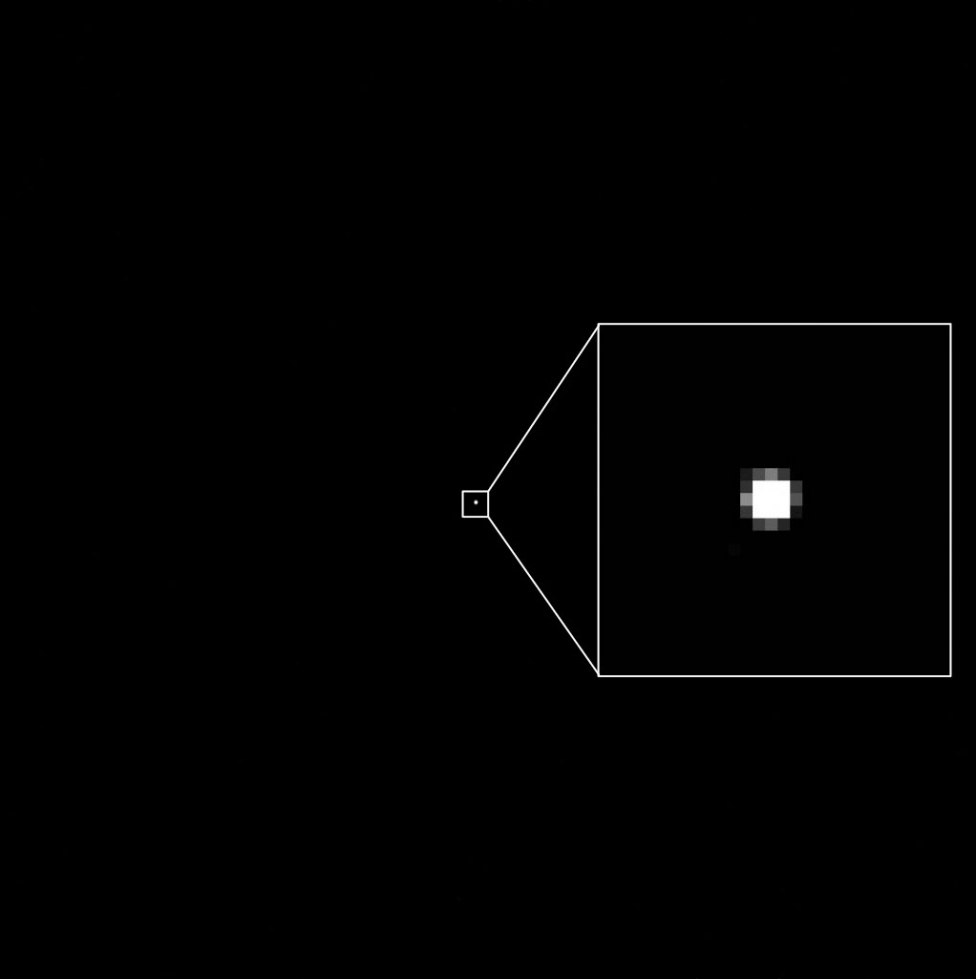 Ryugu seen from a distance of 920km (3)の写真