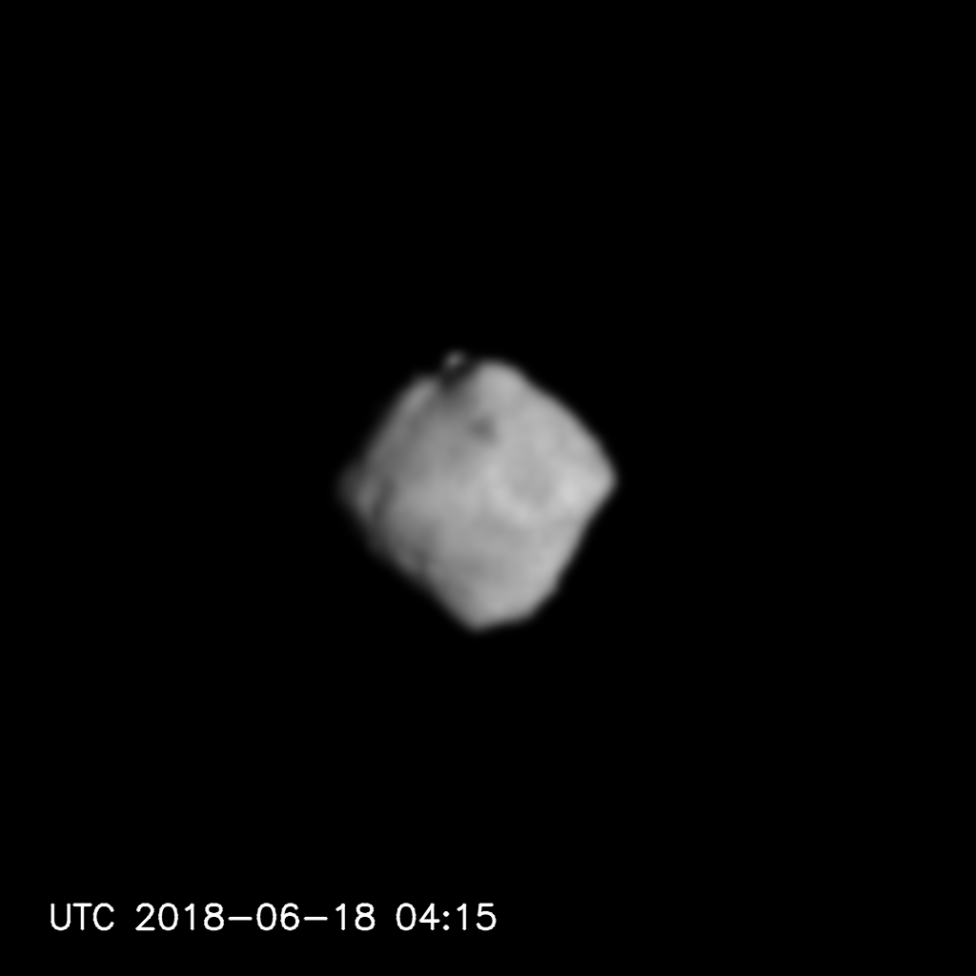 Ryugu seen from a distance of 220-100km (2-2)  (Image processing)の写真