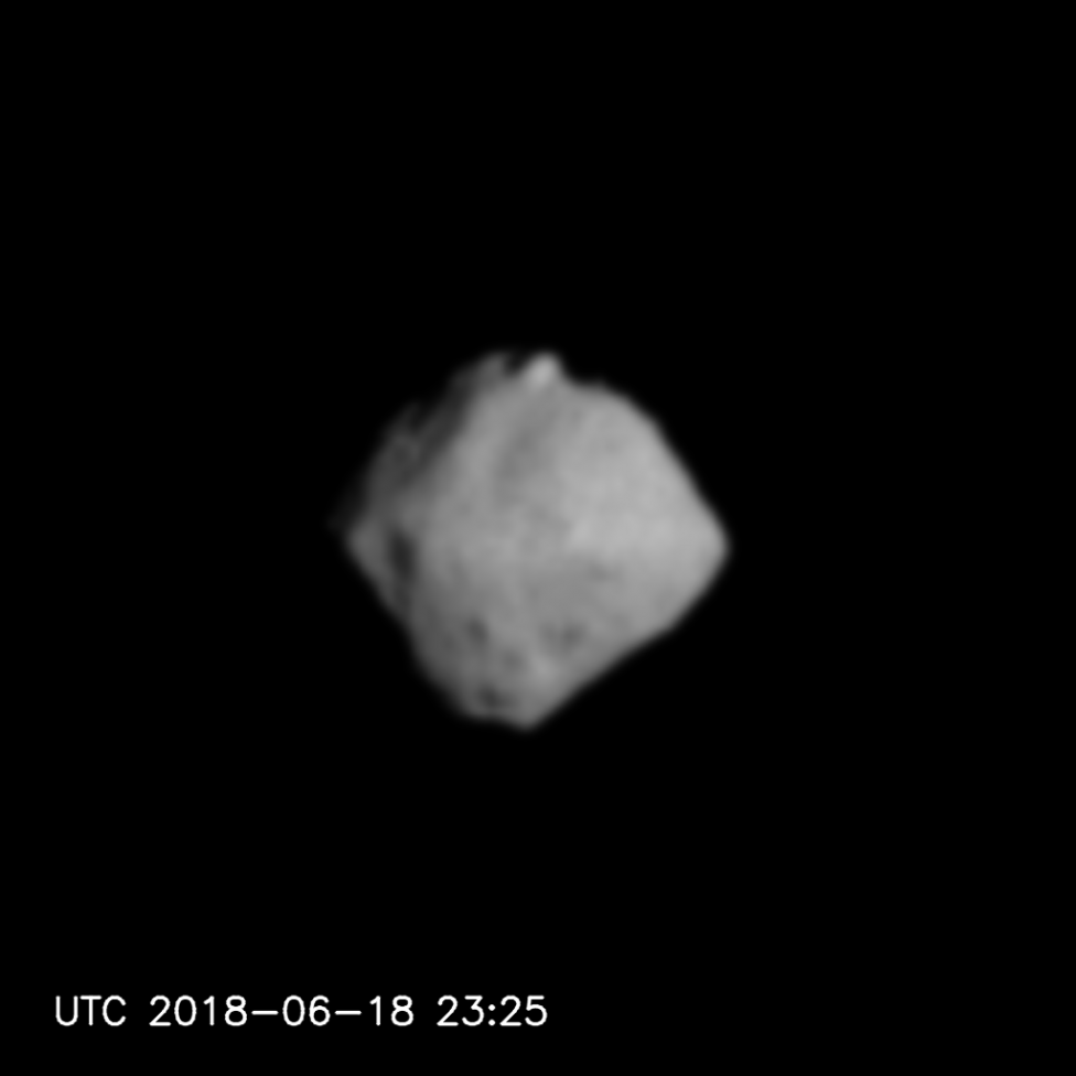 Ryugu seen from a distance of 220-100km (2-6) (Image processing)の写真
