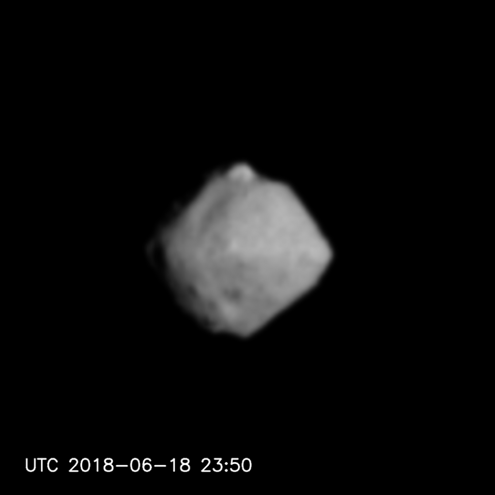 Ryugu seen from a distance of 220-100km (2-7) (Image processing)の写真