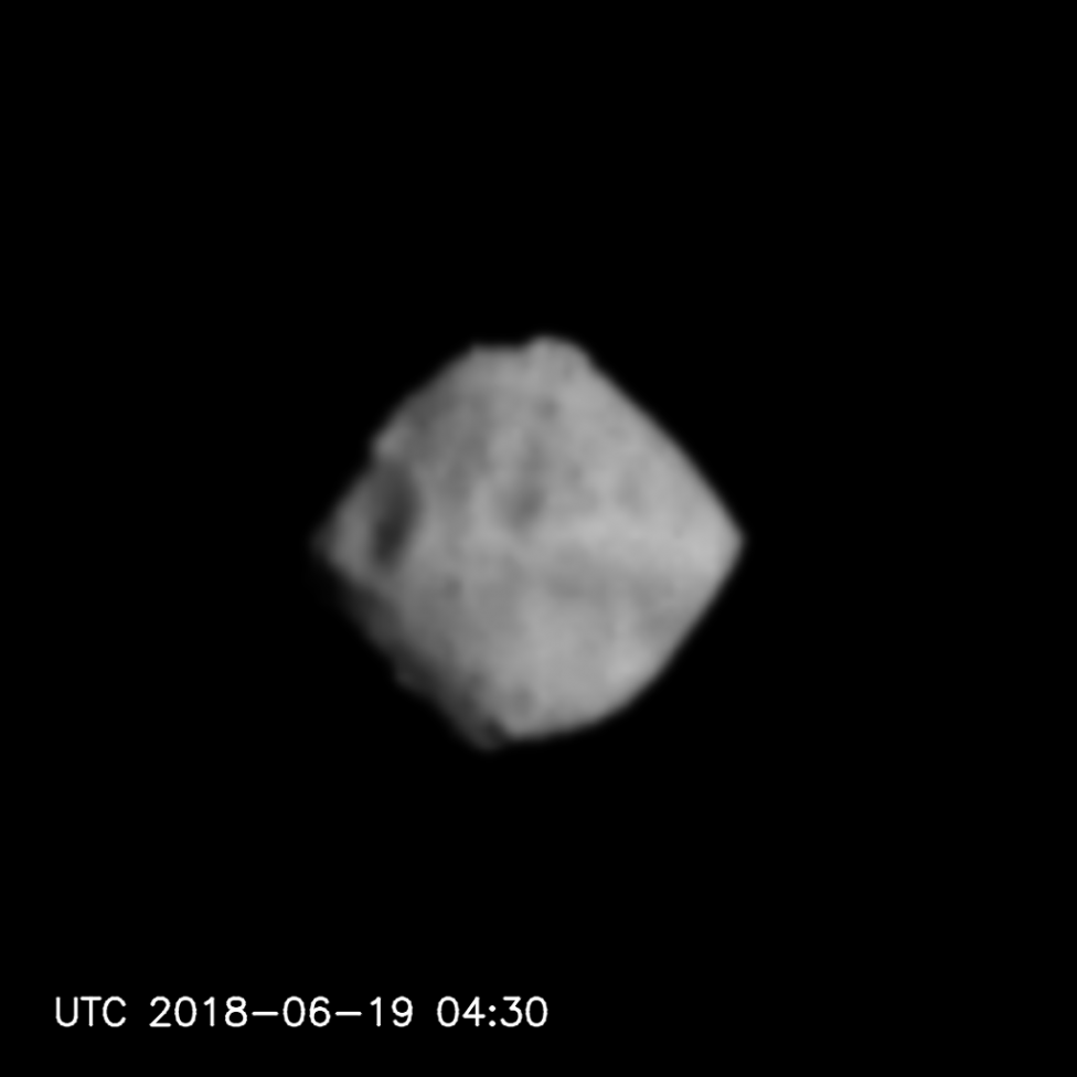 Ryugu seen from a distance of 220-100km (2-8) (Image processing)の写真