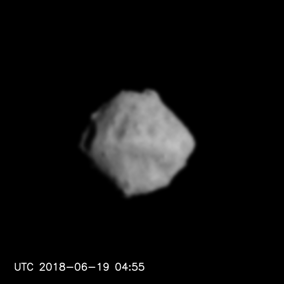 Ryugu seen from a distance of 220-100km (2-9) (Image processing)の写真