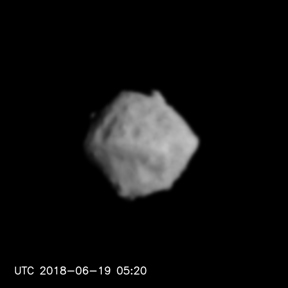 Ryugu seen from a distance of 220-100km (2-10) (Image processing)の写真