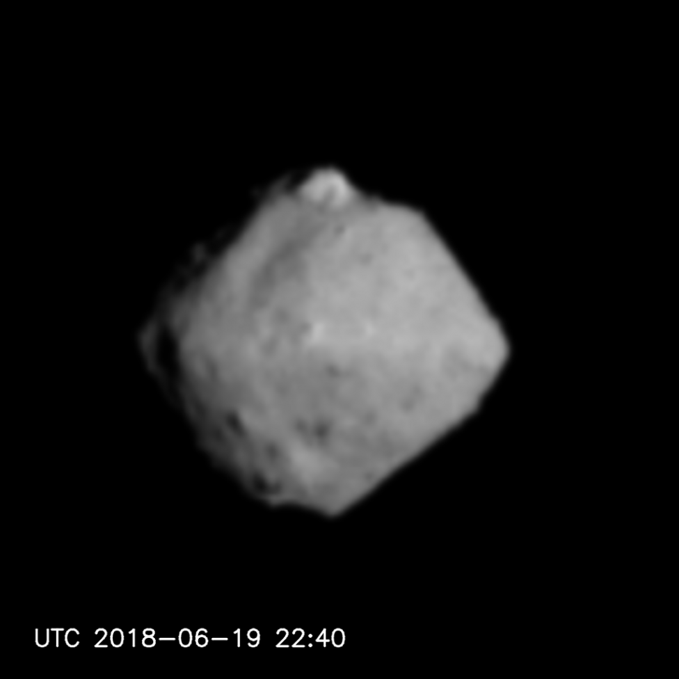 Ryugu seen from a distance of 220-100km (2-11) (Image processing)の写真