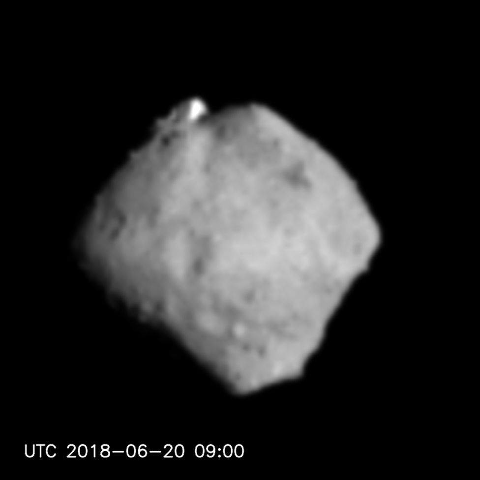 Ryugu seen from a distance of 220-100km (2-14) (Image processing)の写真