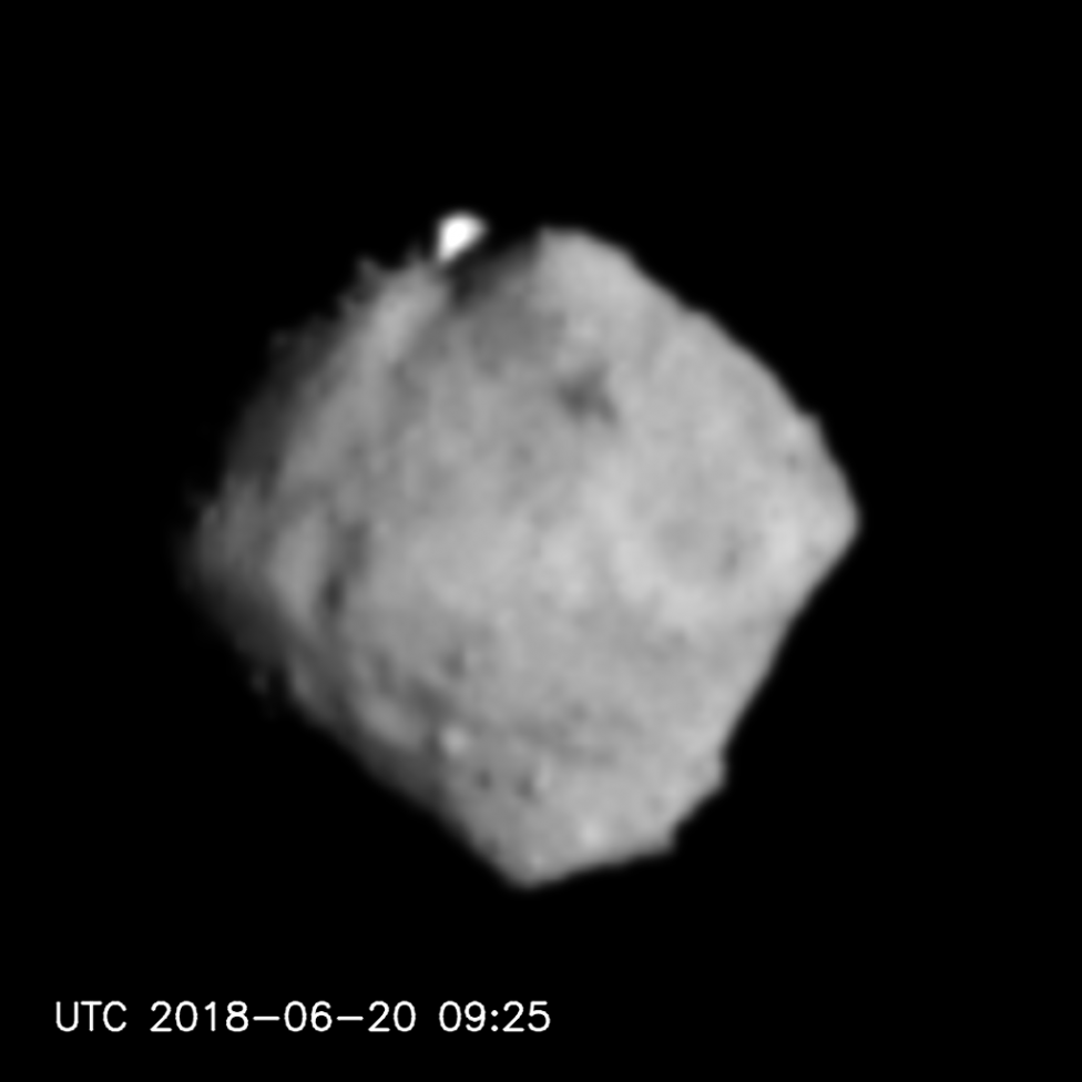Ryugu seen from a distance of 220-100km (2-15) (Image processing)の写真
