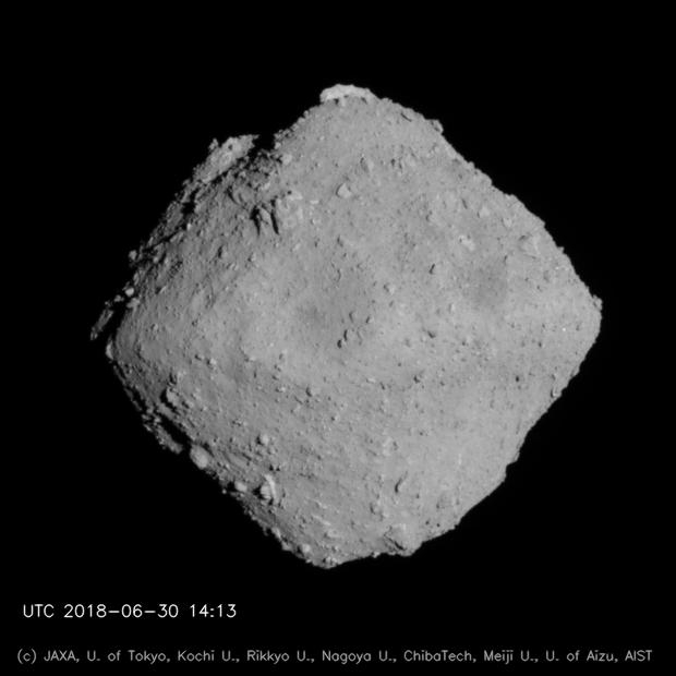 Asteroid Ryugu photographed with the ONC-T from a distance of about 20 km (1)の写真