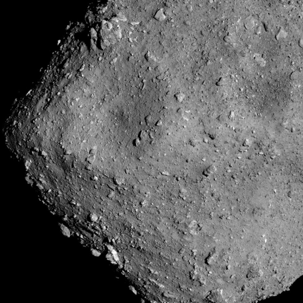 Imaging Ryugu from an altitude of 6km (2)の写真