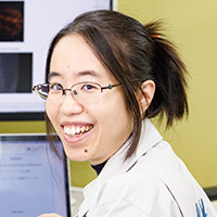 西山 万里の顔写真