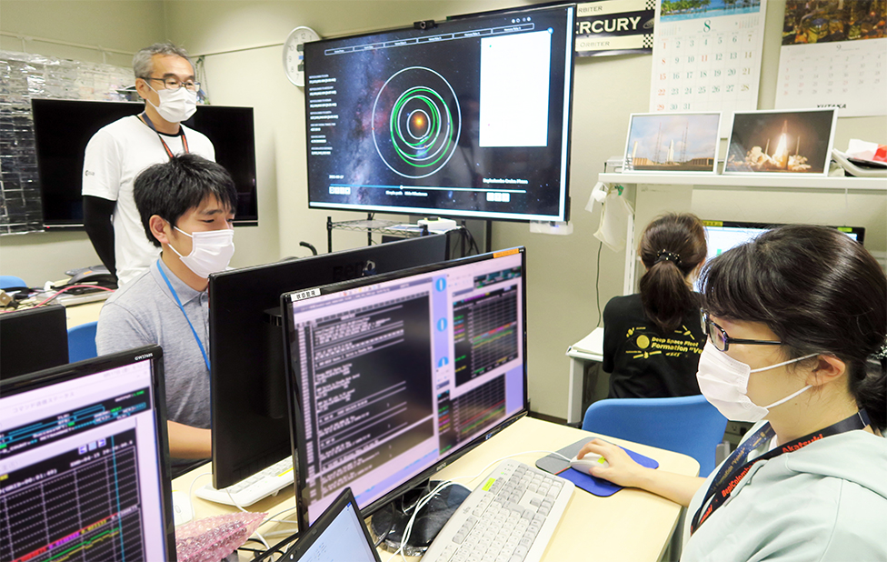 水星スイングバイに向けた「みお」観測シーケンスの準備風景　- Preparing MIO's observation sequence during the Mercury swing-by -の写真