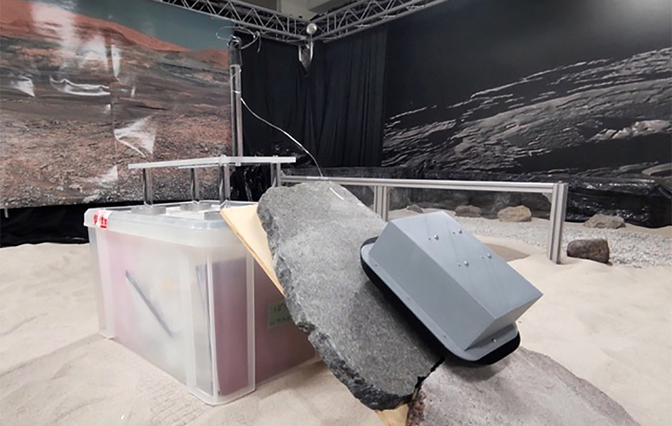 学生プロジェクト「M2 challenge」で検討中の火星探査ローバの走行試験　- Driving test of a Mars Exploration Rover under consideration by the student project