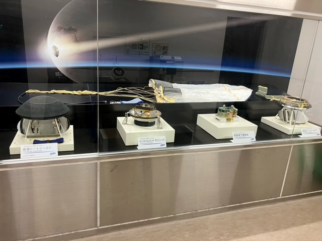 宇宙科学探査交流棟で「はやぶさ２」再突入カプセルの展示を開始　- The Hayabusa2 re-entry capsule is on display at the Communication Hall of Space Science and Exploration -の写真