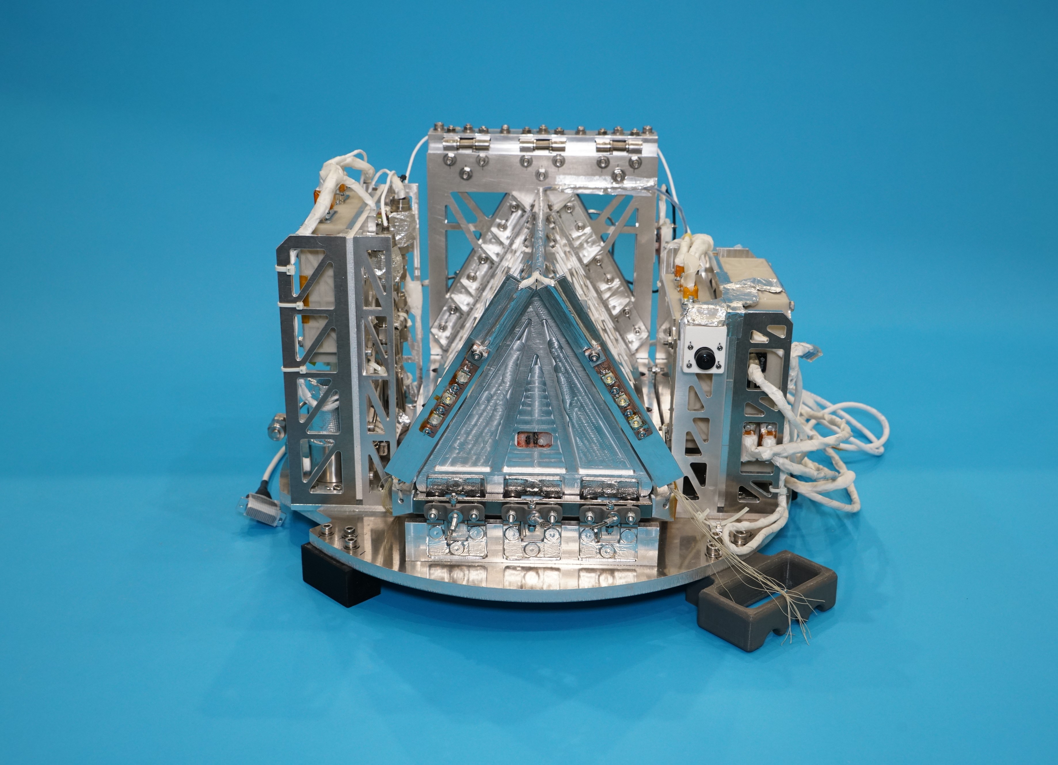 インフレータブル伸展プラットフォーム（IEP）