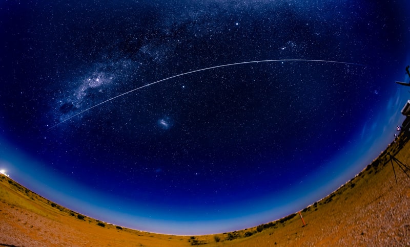 「はやぶさ2」再突入カプセルが地球に帰還する際にオーストラリア・クーバーペディで撮影された火球