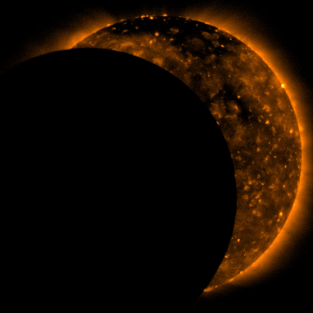 ２００９年７月２２日皆既日食 ひので 衛星から見た日食を即時公開