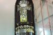 ノーズフェアリングの片側が取り付けられた「あかり/ASTRO-F」(JAXA内之浦宇宙空間観測所)