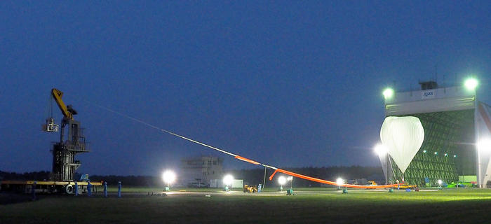 放球直前のB15-03号機との写真