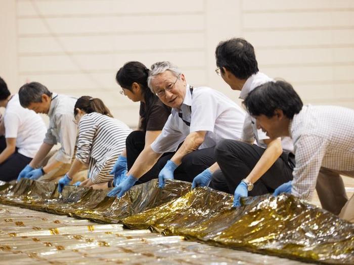 川口教授も参加して行われた展開実験の様子の写真