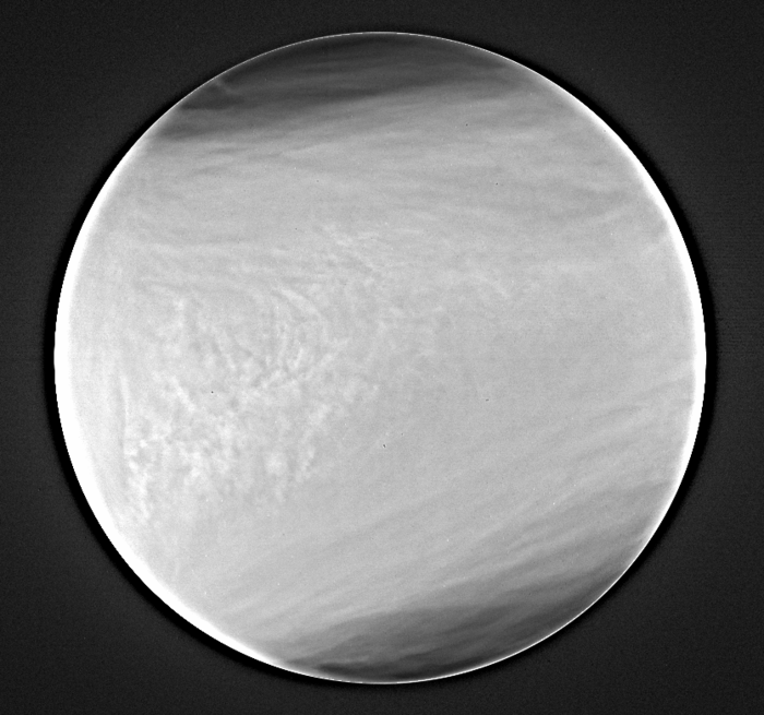 R2（2μmカメラ）が2016年5月7日01:07頃に撮影した波長2.02μmの金星昼面画像