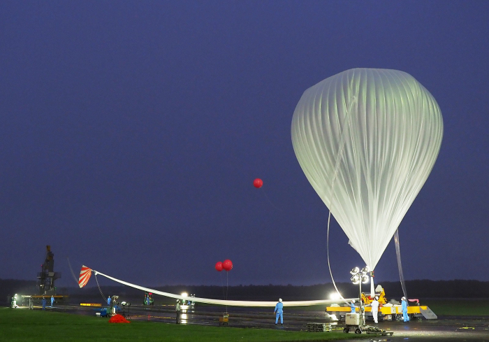 放球直前の大気球B20-04号機