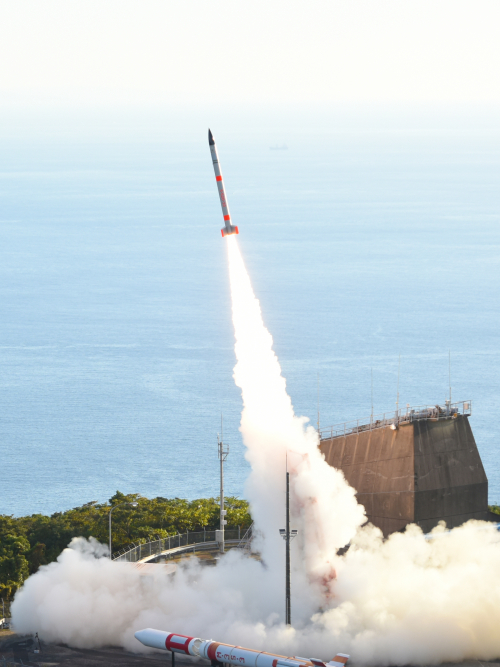 観測ロケットS-520-33号機　打上げの様子 （クレジット：JAXA）