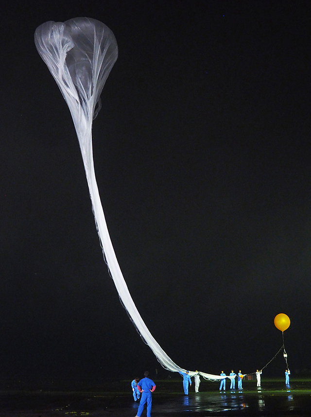 BS16-05号機を放球する様子の写真